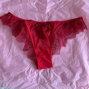 Victoria's Secret Very Sexy Low-Rise Cheekini Lace Panties Size Small NWT
